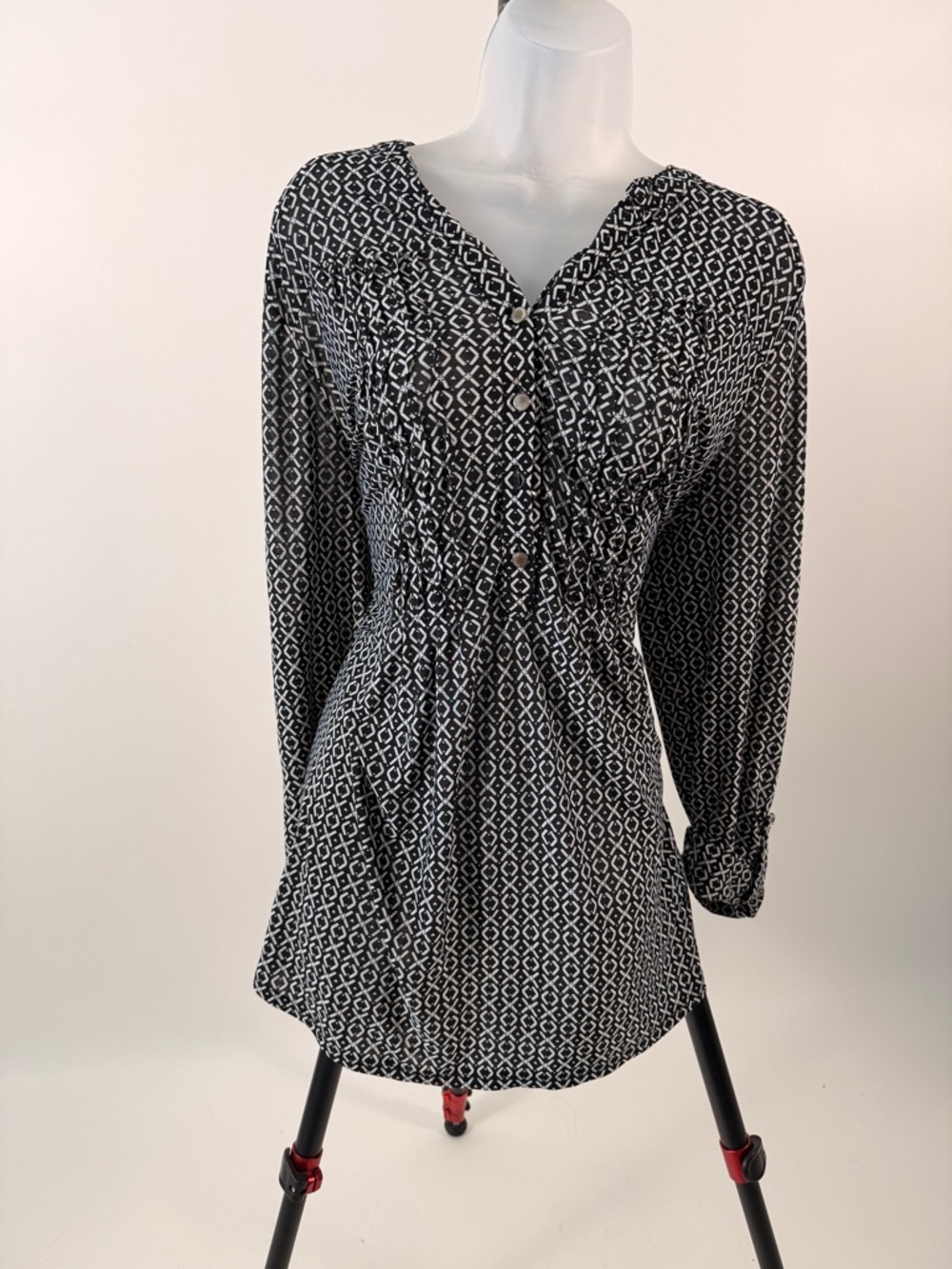 Ava & Grace Black and White Geo-Print Long Sleeve Tunic